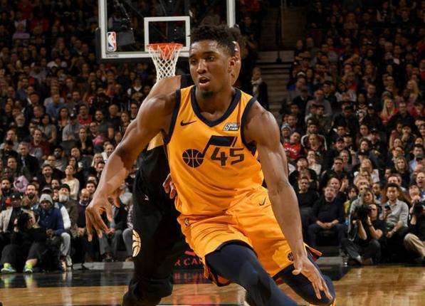 维护赛场秩 维护赛场秩