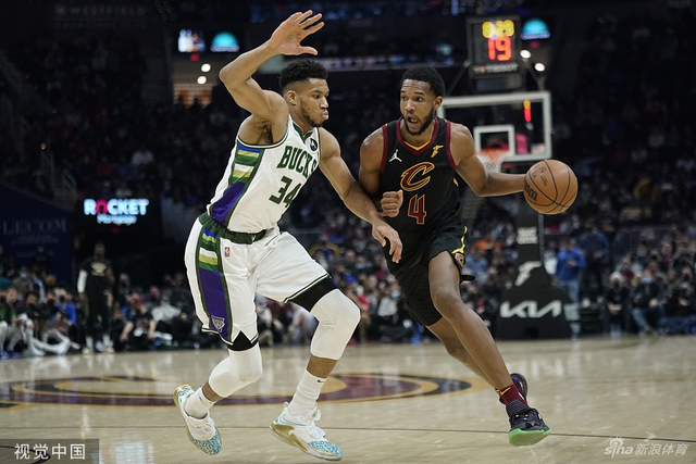 足球场上没 足球场上没