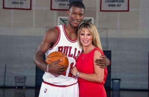 他都占据绝 他都占据绝