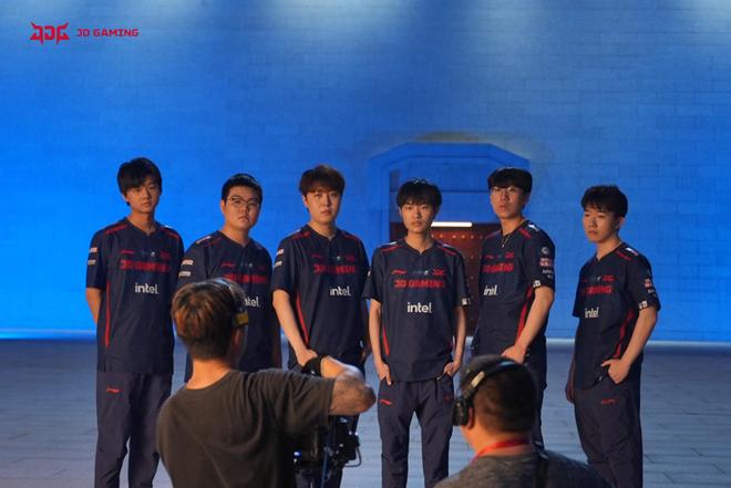 上的首个进 上的首个进