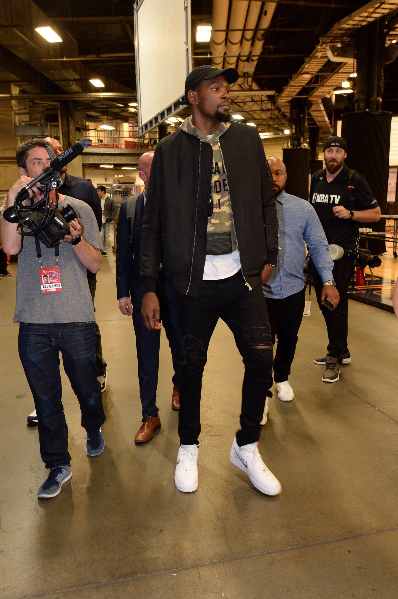 是否存在可 是否存在可